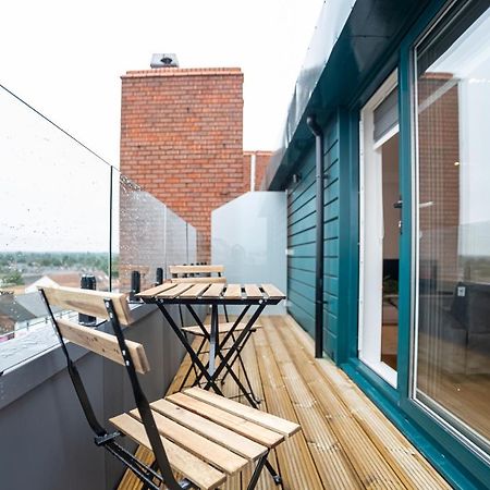 Luxe & Stylish 1 & 2 Bed Flats Near Heathrow, Legoland, & Windsor Slough Extérieur photo