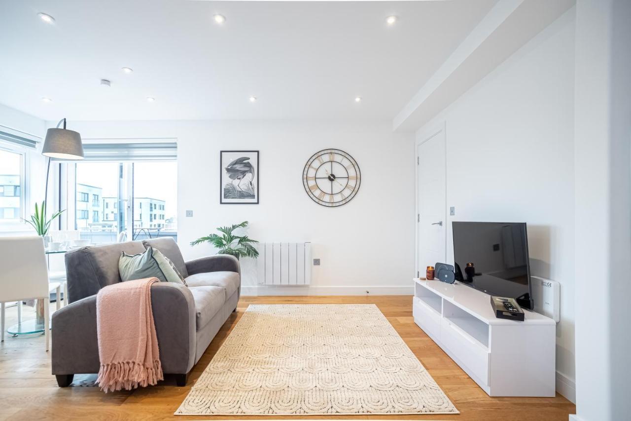 Luxe & Stylish 1 & 2 Bed Flats Near Heathrow, Legoland, & Windsor Slough Extérieur photo