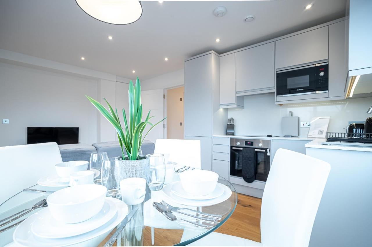 Luxe & Stylish 1 & 2 Bed Flats Near Heathrow, Legoland, & Windsor Slough Extérieur photo