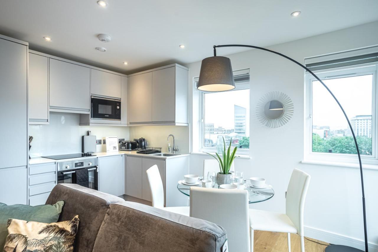 Luxe & Stylish 1 & 2 Bed Flats Near Heathrow, Legoland, & Windsor Slough Extérieur photo