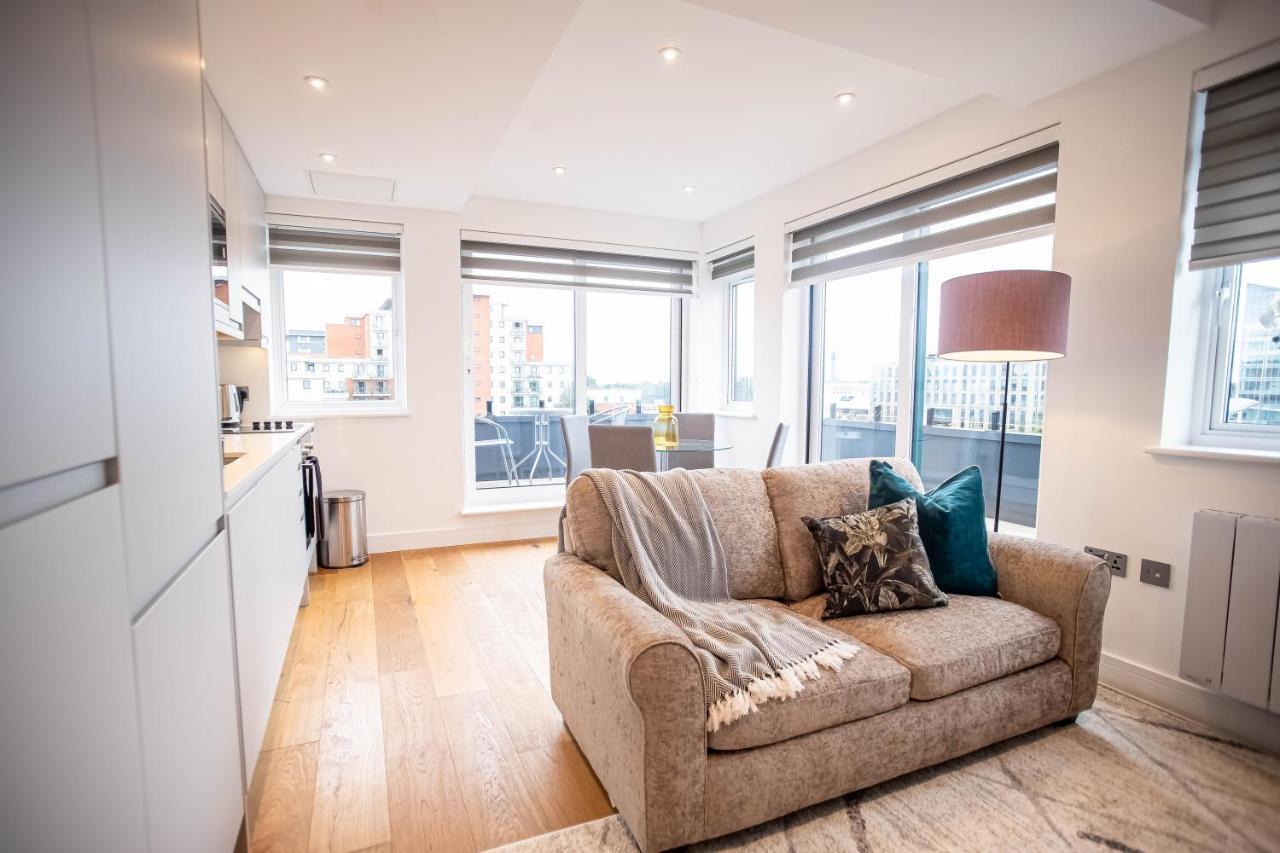 Luxe & Stylish 1 & 2 Bed Flats Near Heathrow, Legoland, & Windsor Slough Extérieur photo