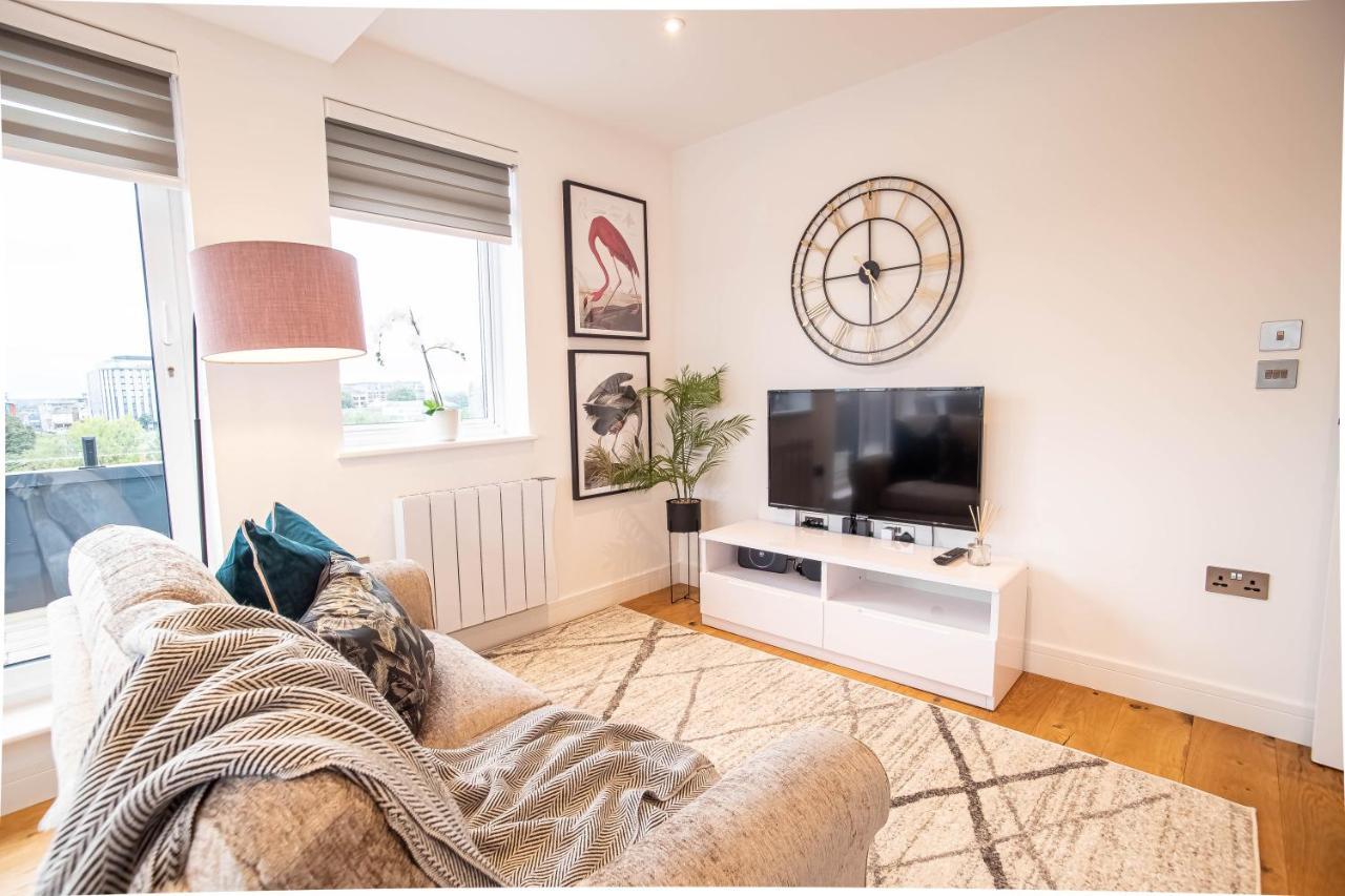 Luxe & Stylish 1 & 2 Bed Flats Near Heathrow, Legoland, & Windsor Slough Extérieur photo