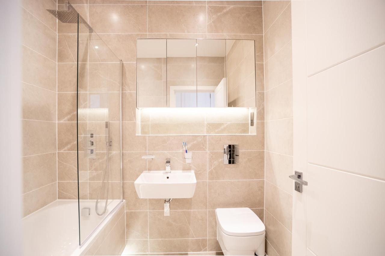 Luxe & Stylish 1 & 2 Bed Flats Near Heathrow, Legoland, & Windsor Slough Extérieur photo