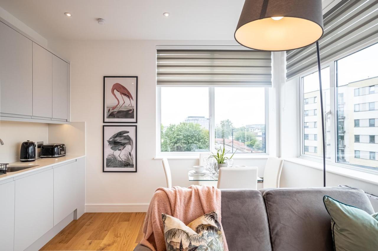 Luxe & Stylish 1 & 2 Bed Flats Near Heathrow, Legoland, & Windsor Slough Extérieur photo