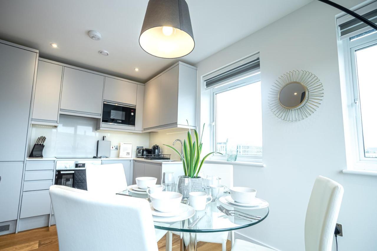 Luxe & Stylish 1 & 2 Bed Flats Near Heathrow, Legoland, & Windsor Slough Extérieur photo