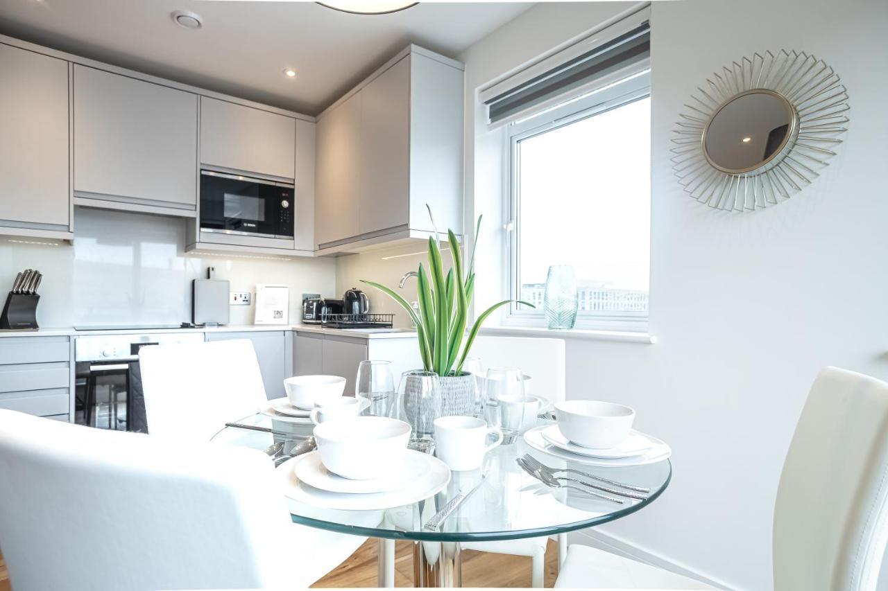 Luxe & Stylish 1 & 2 Bed Flats Near Heathrow, Legoland, & Windsor Slough Extérieur photo