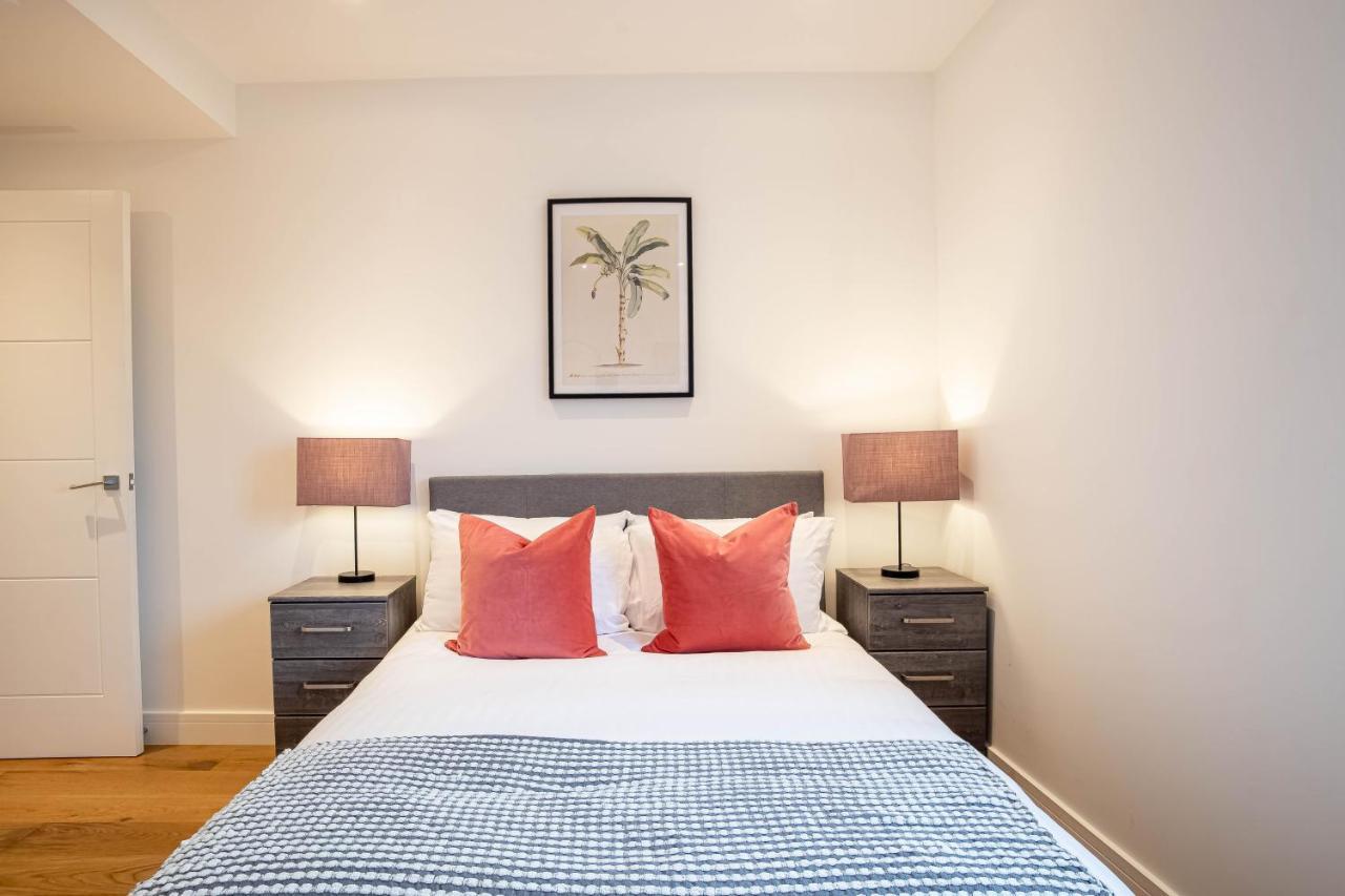 Luxe & Stylish 1 & 2 Bed Flats Near Heathrow, Legoland, & Windsor Slough Extérieur photo