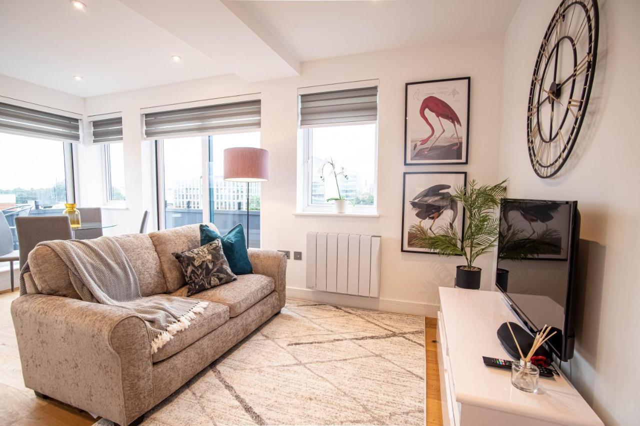 Luxe & Stylish 1 & 2 Bed Flats Near Heathrow, Legoland, & Windsor Slough Extérieur photo