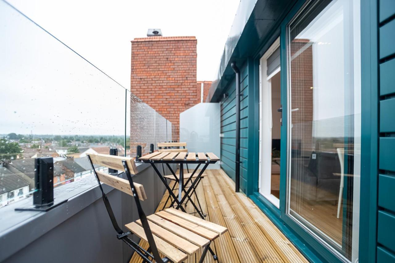 Luxe & Stylish 1 & 2 Bed Flats Near Heathrow, Legoland, & Windsor Slough Extérieur photo