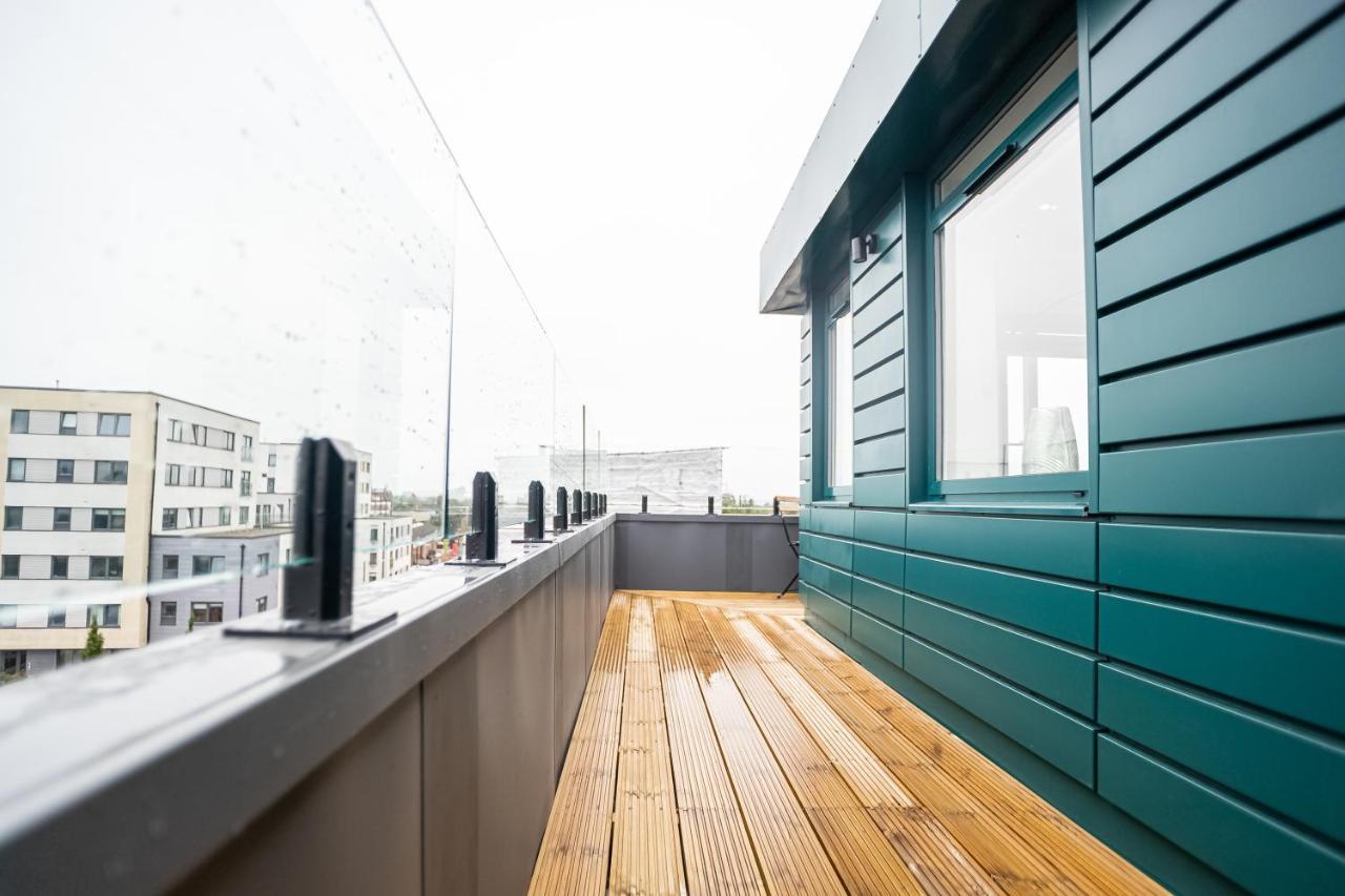Luxe & Stylish 1 & 2 Bed Flats Near Heathrow, Legoland, & Windsor Slough Extérieur photo